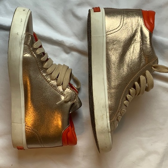 Tory Burch womans 7.5 low tip gold sneaker - Picture 6 of 8